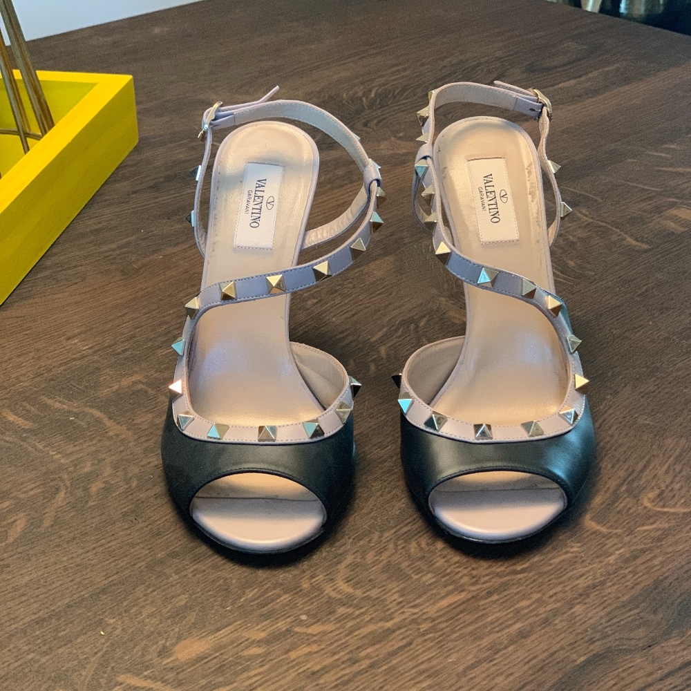 Valentino Rocketed open toe size 40